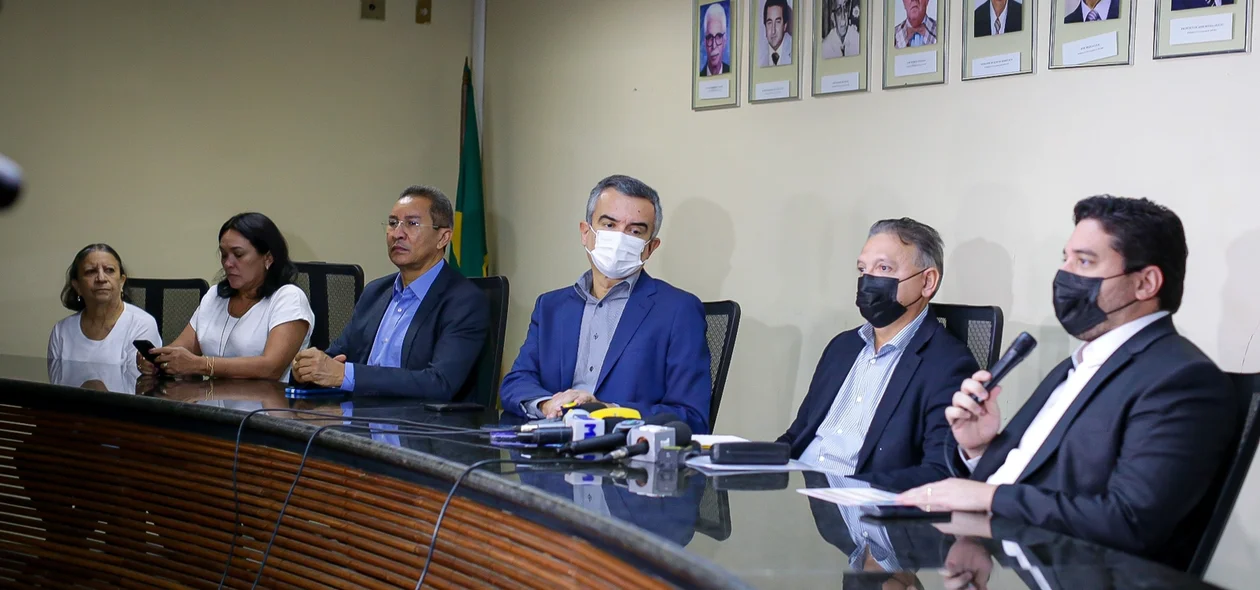 Equipes da Sefaz e Administração, juntamente com Mussoline Guedes, da CCOM