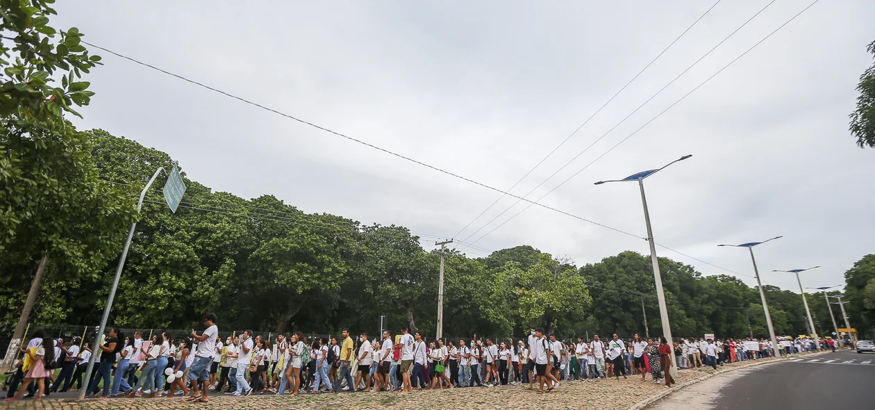 Estudantes fazem homenagem à Janaina Bezerra na UFPI