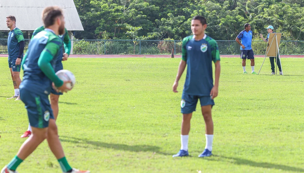 Fernando Tonet ao lado do auxiliar