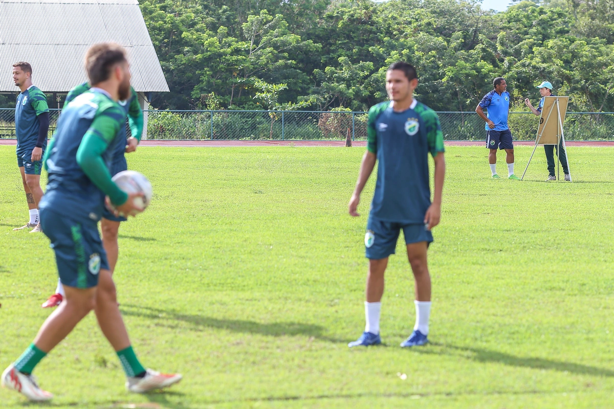 Fernando Tonet ao lado do auxiliar