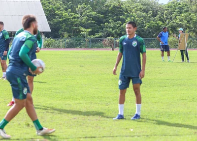 Fernando Tonet ao lado do auxiliar