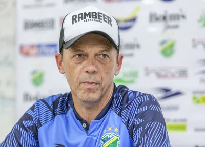 Fernando Tonet, técnico do Altos