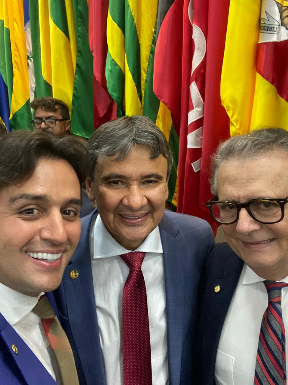 Flávio Júnior vai à Brasília para posse de ministros de Lula