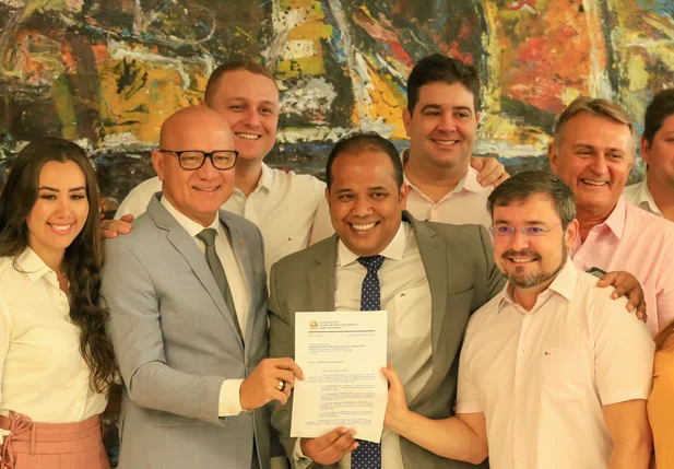 Franzé Silva e Fábio Novo com vereadores de Teresina