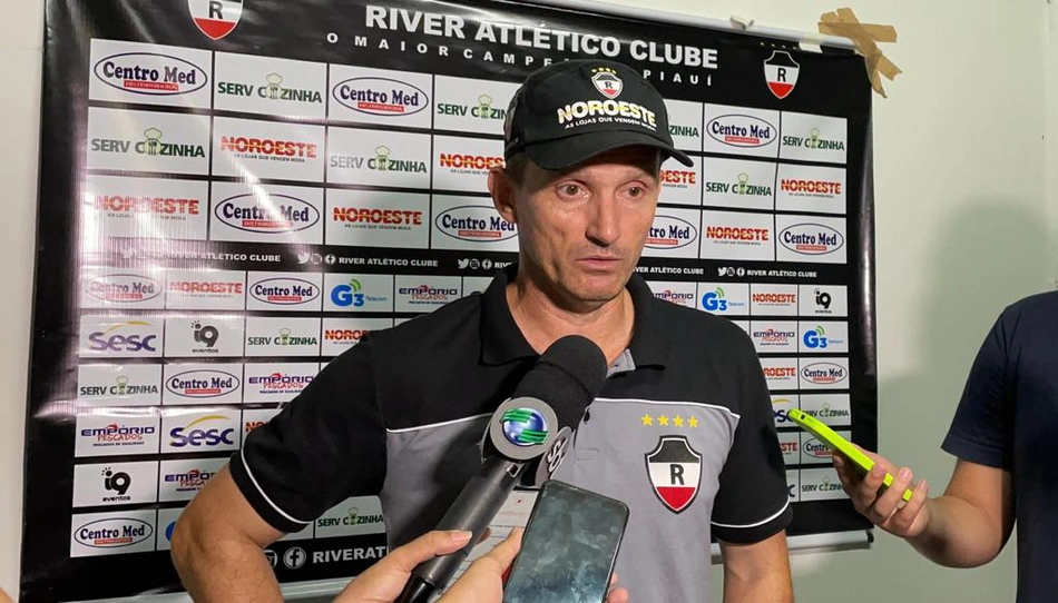 Gerson Gusmão, técnico do River