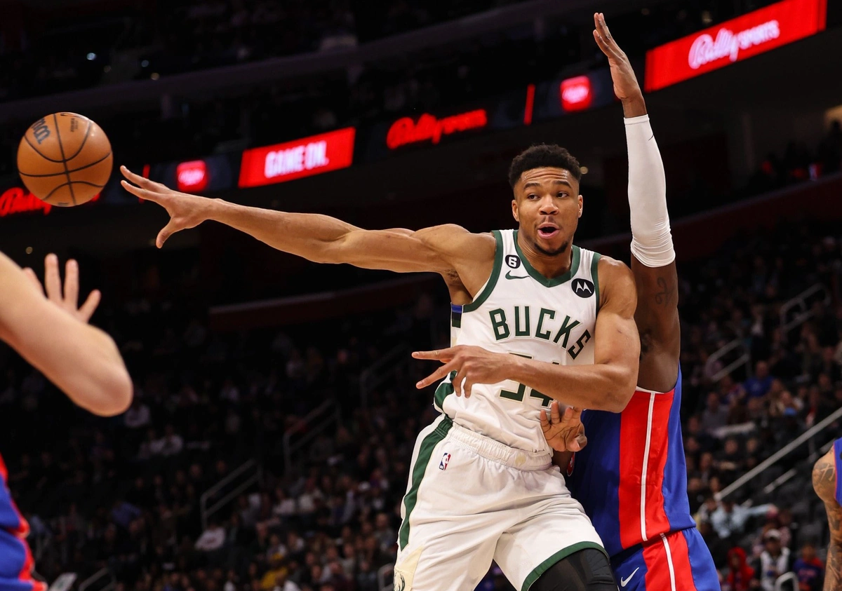 Giannis Antetokounmpo faz duplo-duplo contra Pistons