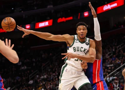 Giannis Antetokounmpo faz duplo-duplo contra Pistons