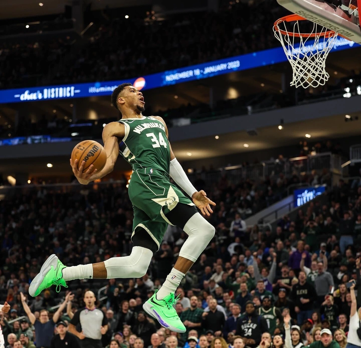 Giannis Antetokounmpo marca 55 pontos