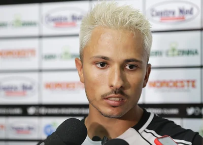 Hadrian, meio-campista do River