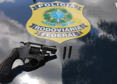 Homem é preso pela PRF com arma de fogo em Oeiras