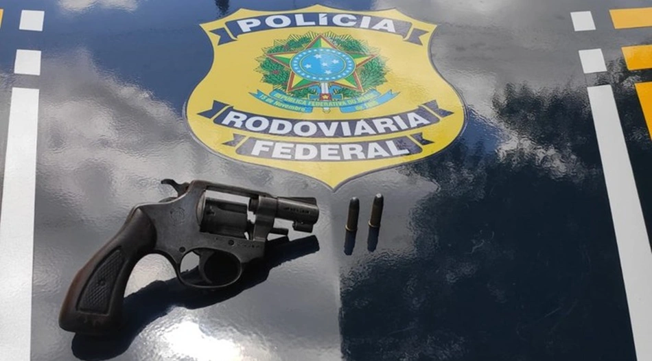 Homem é preso pela PRF com arma de fogo em Oeiras