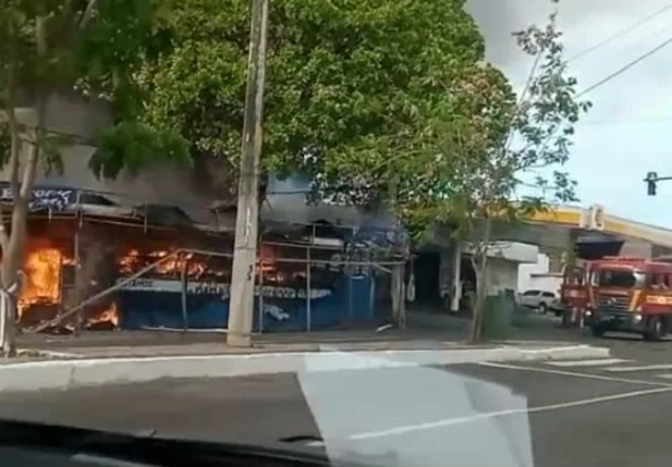 Incêndio na loja de estofados