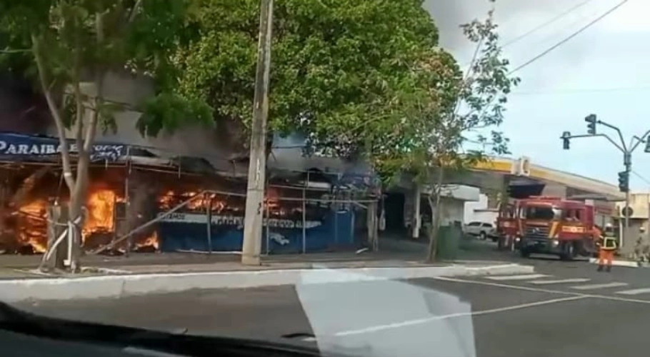 Incêndio na loja de estofados