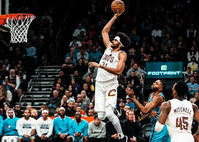 Jarrett Allen fazendo indo para a enterrada