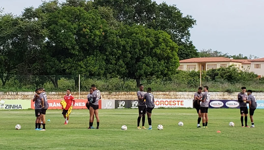 Jogadores do River no alongamento