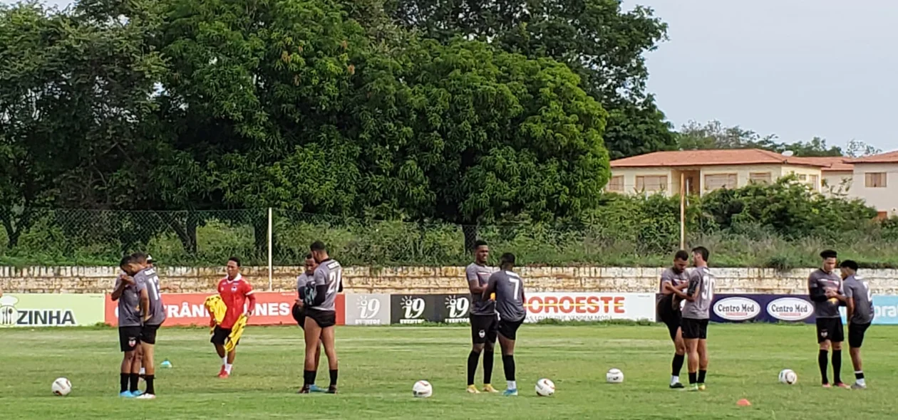 Jogadores do River no alongamento