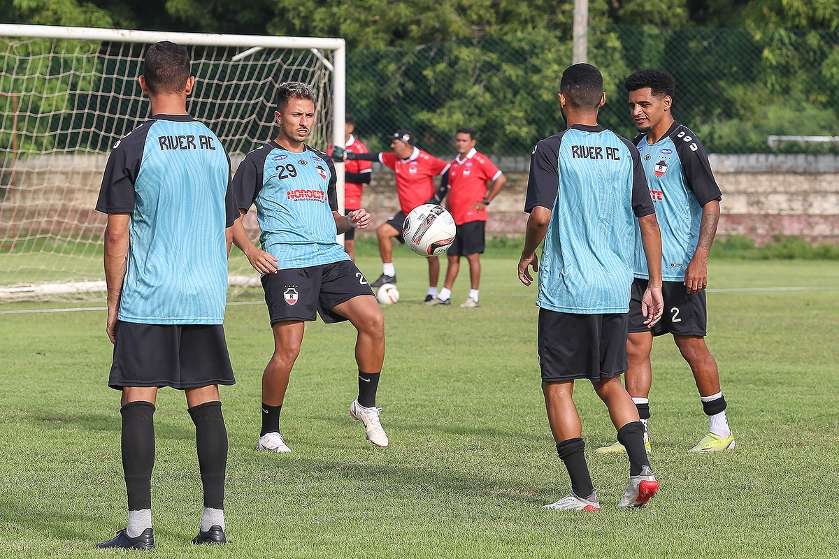 Jogadores se preparando para o campeonato