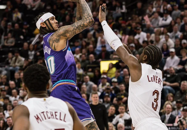 Jordan Clarkson foi o maior pontuador da equipe do Utah Jazz, com 32 pontos