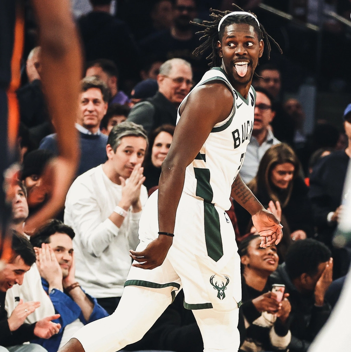 Jrue Holiday comemorando cesta