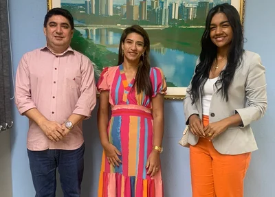 Kássia Barros ao lado de Clemilton Queiroz e da vereadora Mylana Vilarinho