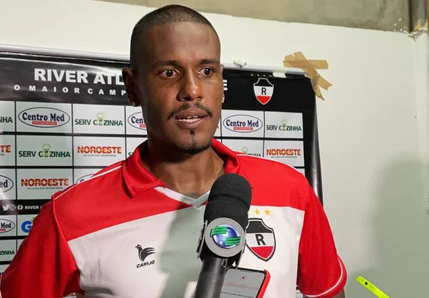 Leandro Amaro, zagueiro do River
