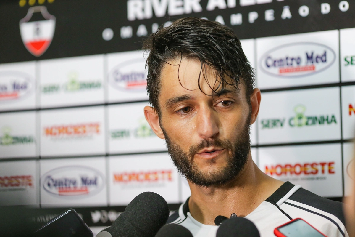 Maicon, lateral do River