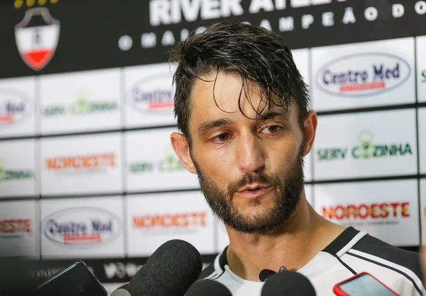 Maicon, lateral do River