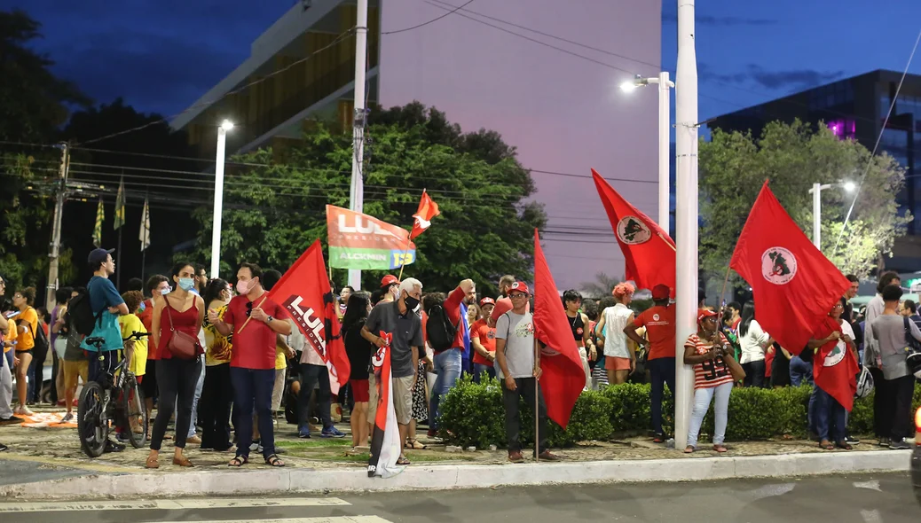 Manifestação no canteiro central da Avenida Frei Serafim