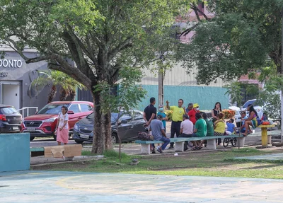 Manifestantes em frente ao 25º BC em Teresina