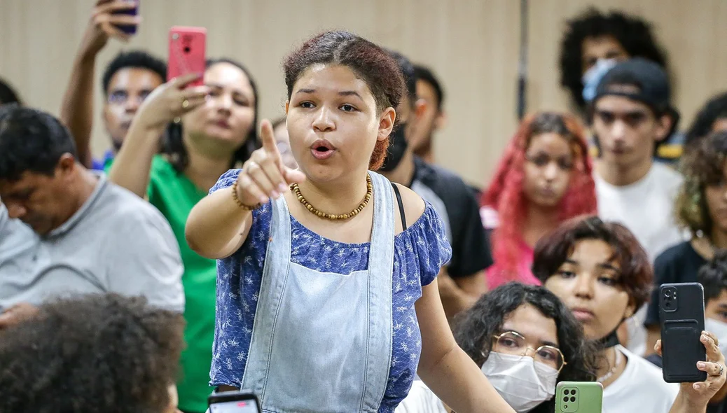 Maria Clara, estudante de História