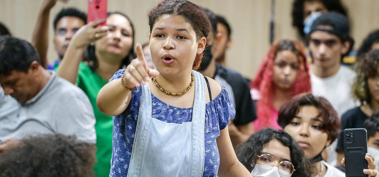 Maria Clara, estudante de História