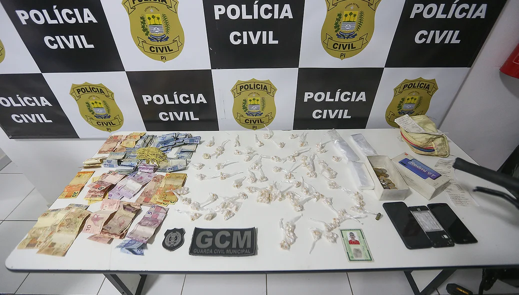 Material apreendido com o acusado no Dirceu