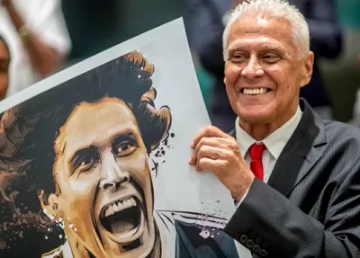 Morre o ex-jogador do Vasco Roberto Dinamite aos 68 anos