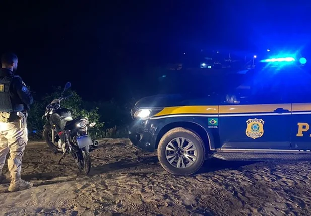 Motocicleta apreendida pela PRF em Floriano
