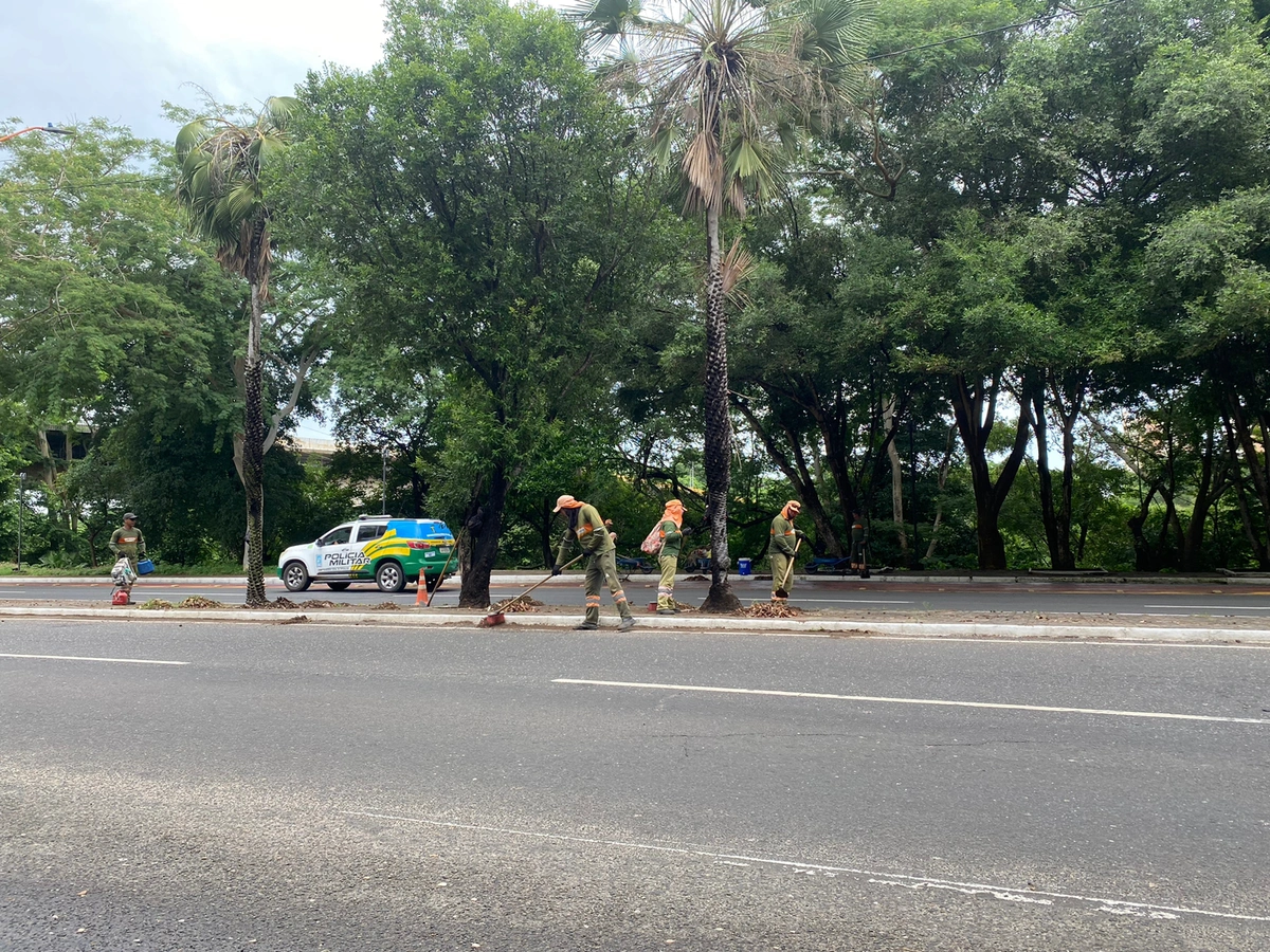 Mutirão de limpeza atuará em 279 praças de Teresina