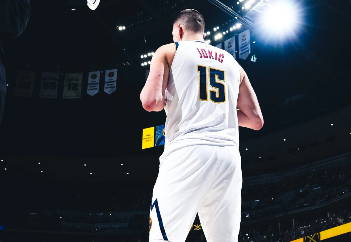 Nikola Jokic marcou mais um triplo-duplo e guiou o Nuggets para a vitória
