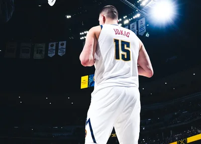 Nikola Jokic marcou mais um triplo-duplo e guiou o Nuggets para a vitória