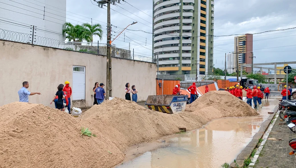 Obra na zona leste cede e atinge condomínio de luxo