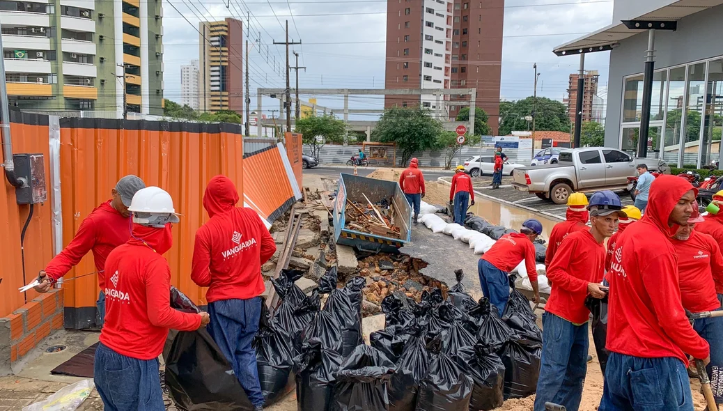 Obra na zona leste cede e atinge condomínio de luxo