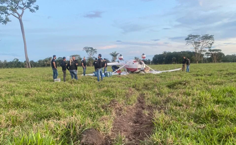Ocupantes do avião fugiram