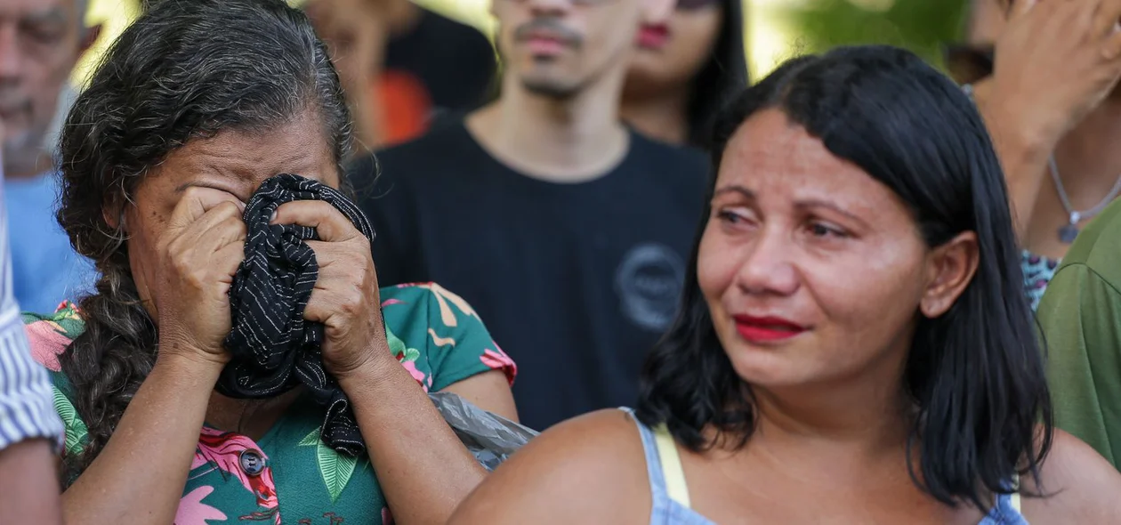 Parentes emocionados