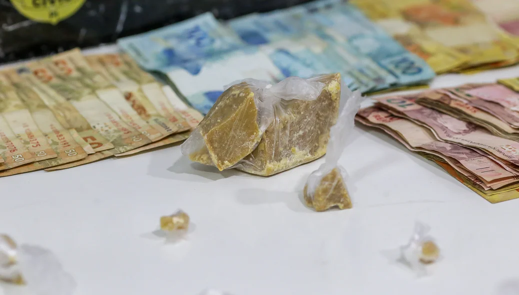 Pedra de crack apreendida pela polícia