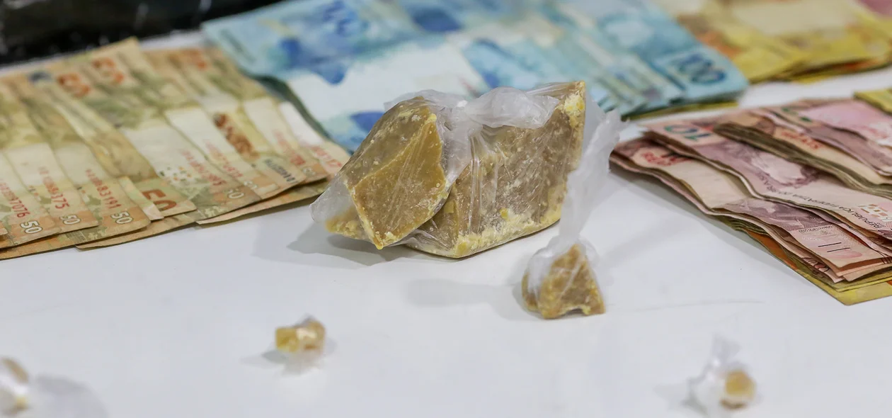 Pedra de crack apreendida pela polícia