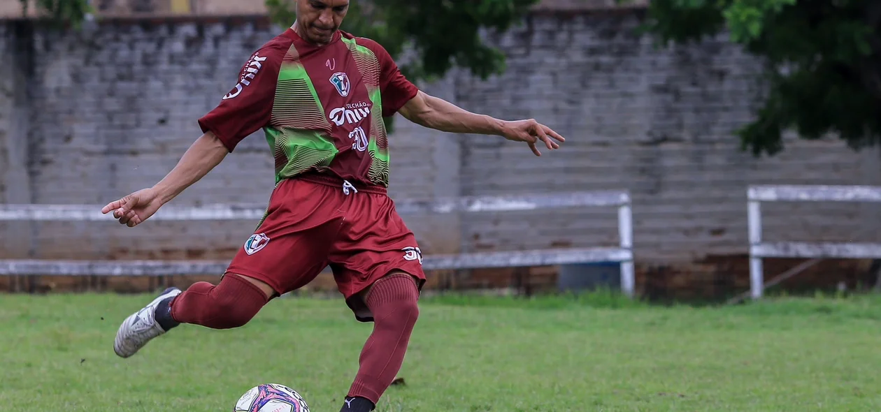 Pio treinou cobranças de falta