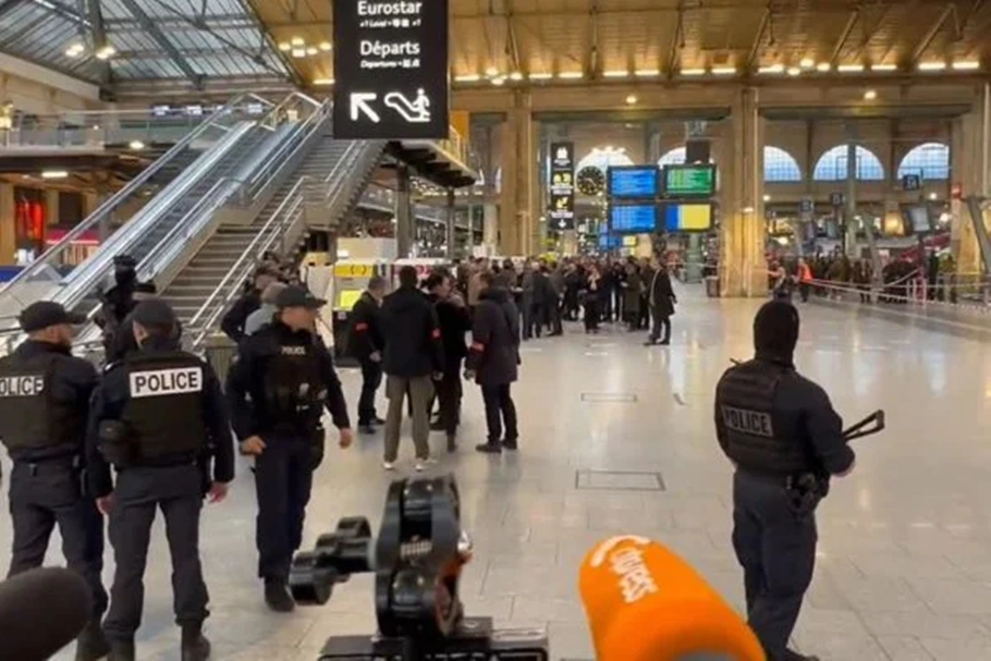 Polícia francesa na estação Gare du Nord