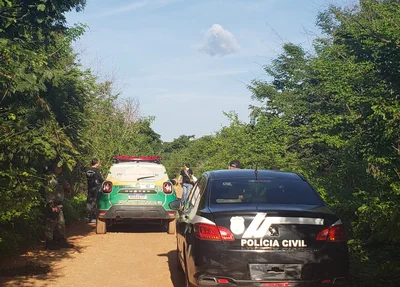Polícia Militar e perícia no local onde o corpo foi encontrado