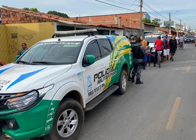 Policiais do 13º BPM no local do crime
