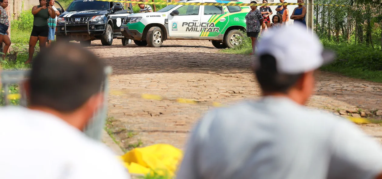 Policiais isolaram o local para a chegada da perícia