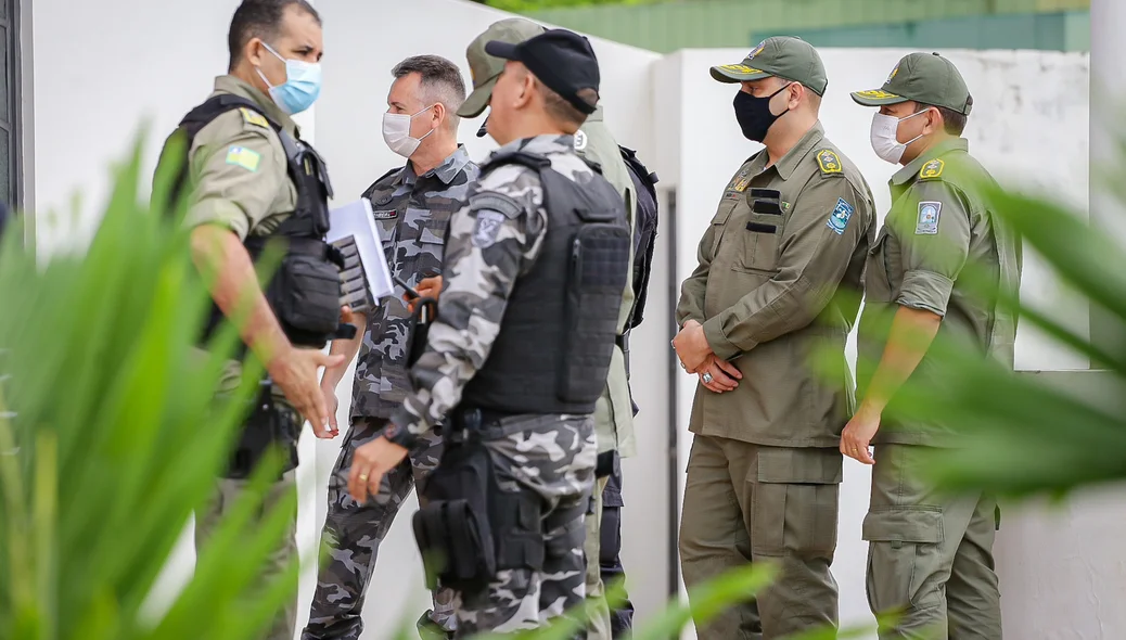 Policiais militares no velório
