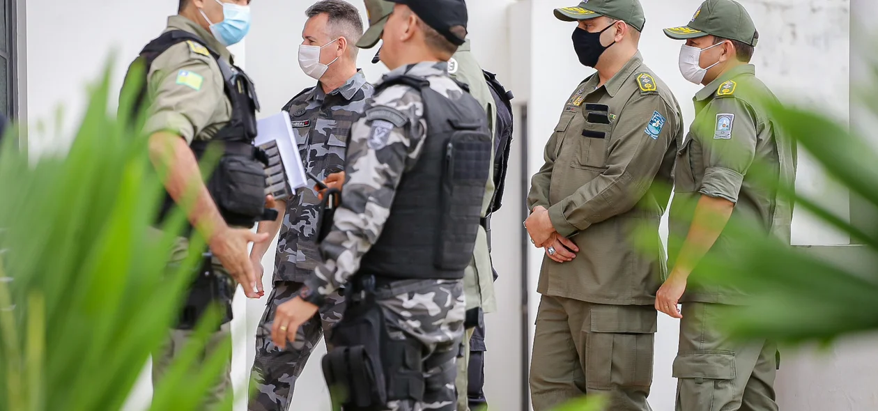 Policiais militares no velório